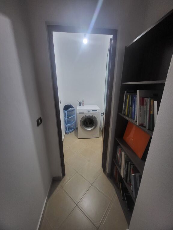 🏡 Jepet me Qera Apartament 2+1 – Rr. e Kavajes , Përballë Delijorgji