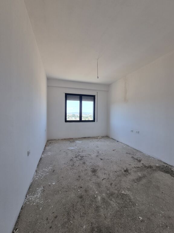 SHITET APARTAMENT 2+1+2 – ASTIR ,PERBALLE VILES L2  📍Prane Viles L2 Astir, Tiranë  ✨ Apartament 2+1+2, në një objekt të ri në përfundim, me dorëzim së shpejti.  🔹 Kati: 10 🔹 Sipërfaqe bruto: 107.24 m² 🔹 Sipërfaqe neto: 95.97 m² 🔹 Tipologji: 2+1+2 🔹 Objekt i ri – në përfundim 🔹 Dorëzimi: në përfundim të punimeve  💶 Çmimi: 1,500 €/m² 💰 Çmimi total: 160,860 €