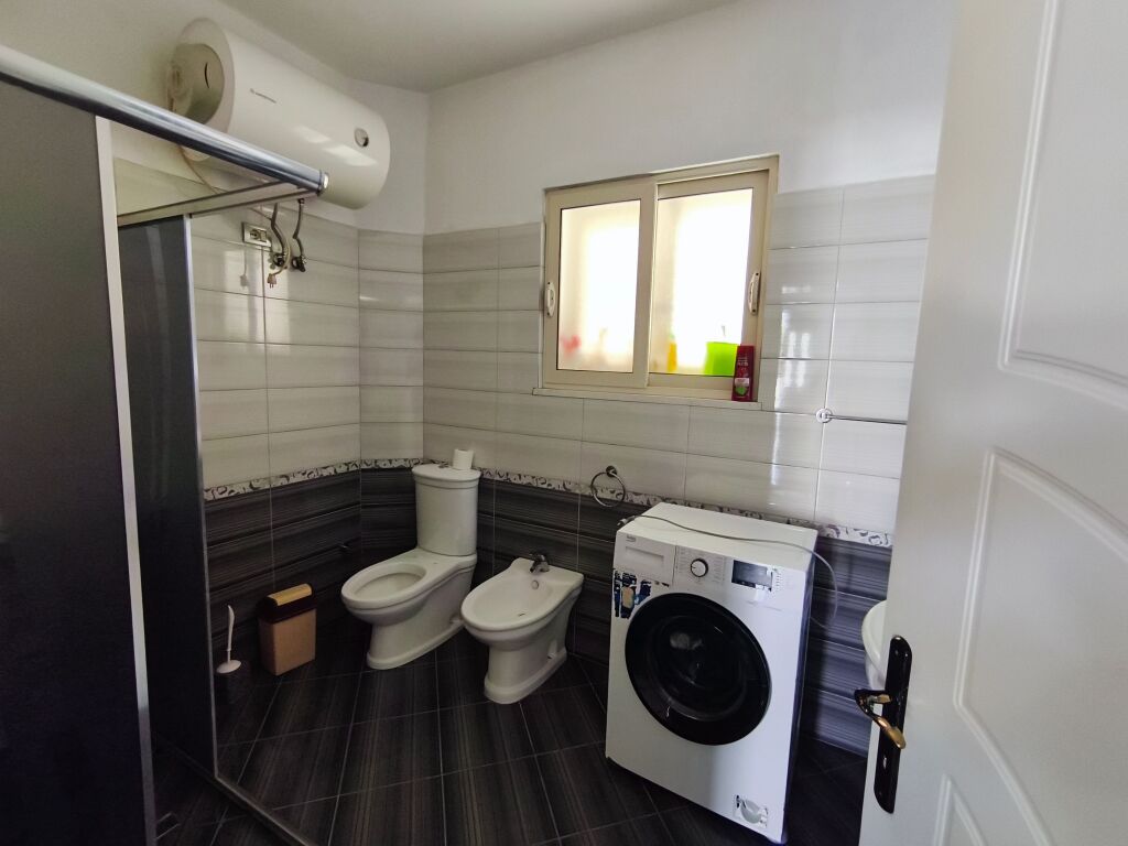 Apartament 2+1 me qira në qendër të Durrësit Stacioni Trenit