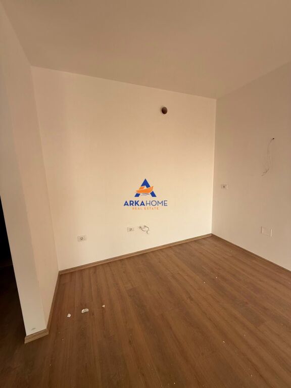 JEPET APARTMENT ME QERA 1+1+BALLKON "DON BOSKO, AFER FJORI DI BOSKO" 50.000 LEKE