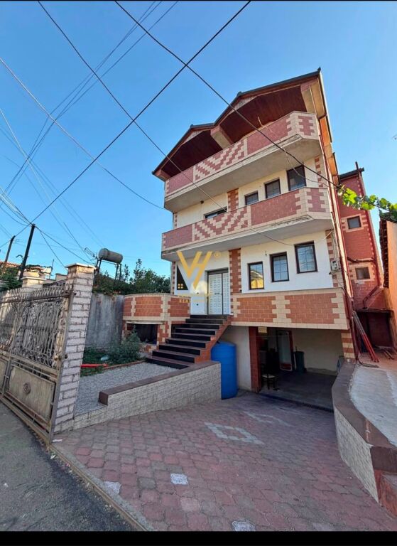 JEPET AMBIENT BIZNESI 370 M2 ME QERA NE SAUK 200.000 LEKE