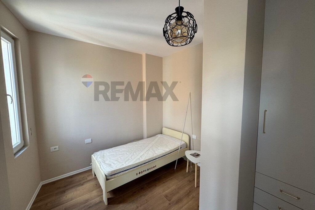 Apartament - Për Qira - Rruga e Barrikadave, Tiranë
