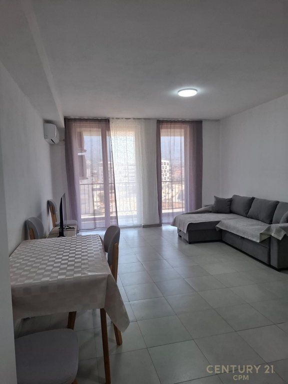 Qira, Apartament 2+1 në Rrugen 5 Maj 500 € /Muaj