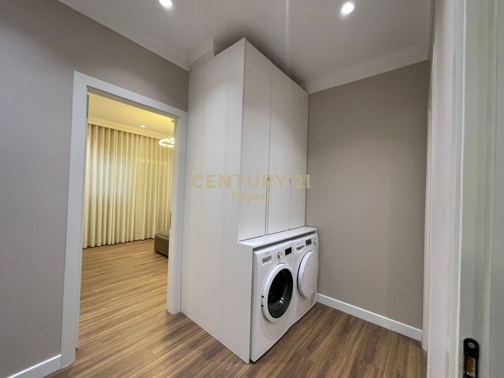 JAPIM APARTAMENT 3+1+2 ME QIRA NE KOMPLEKSIN LAKE LAND RESIDENCE NE FARKE !!!