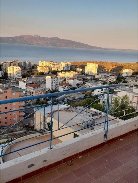 SARANDË, SHESIM GODINË 7 KATE ME PAMJE NGA DETI 2,000,000 €