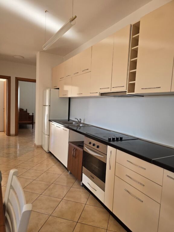 APARTAMENT PER QIRA 2+1 ZOGU I ZI