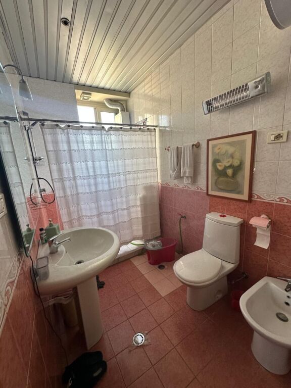 Rruga Fortuzi, prane Hotel Comfort, jepet me qera apartament, 2+1+Parkim, 90,000 Leke