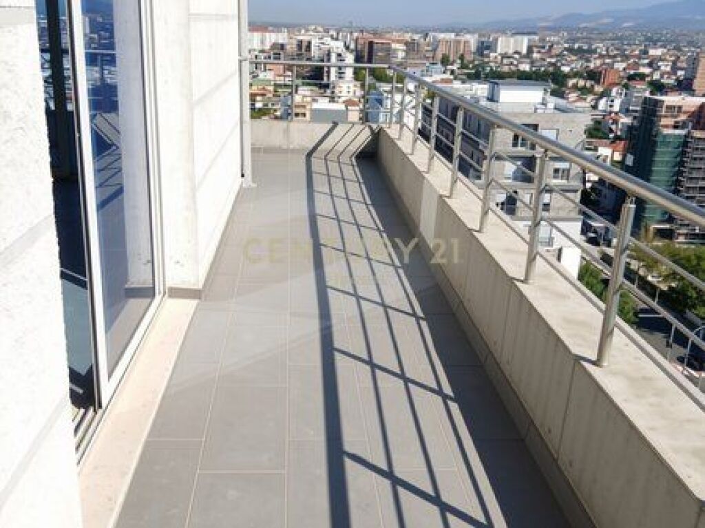 SHITET APARTAMENT 2+1|BALLKON 33M2 ME PAMJE FANTASTIKE