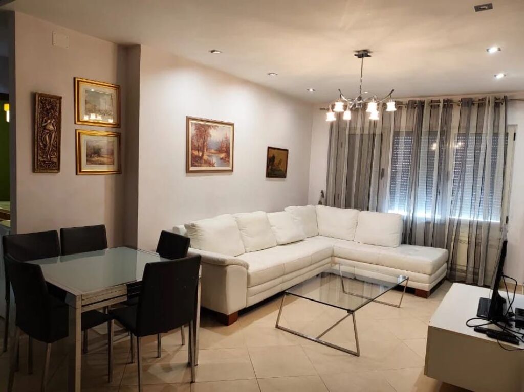Jepet me qera apartament 2+1