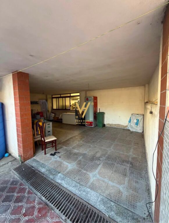JEPET AMBIENT BIZNESI 370 M2 ME QERA NE SAUK 200.000 LEKE