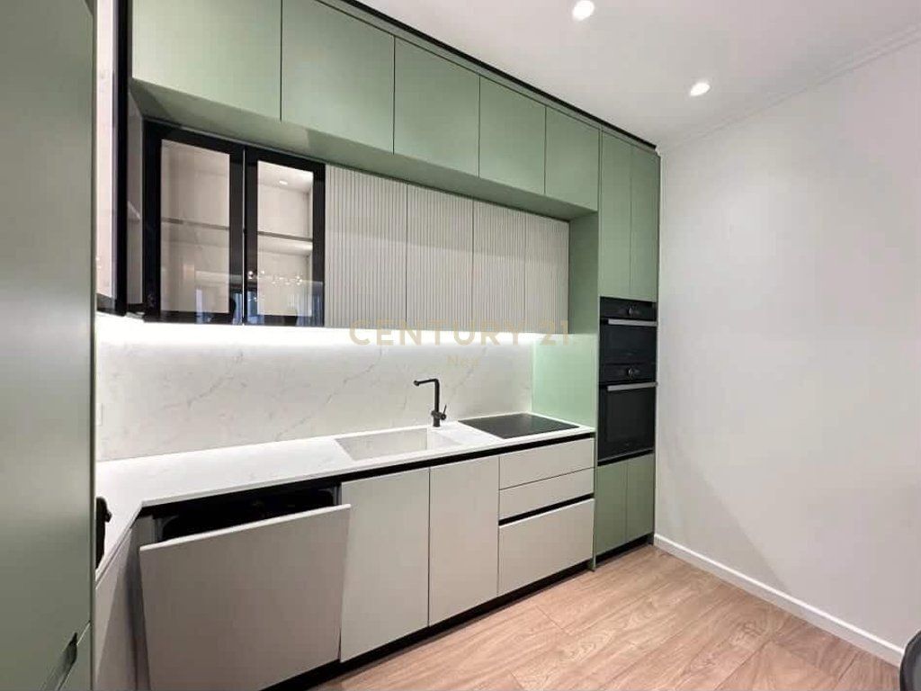 FOR RENT, APARTMENT 3+1+2 with PARKING SPACE IN ONE OF THE BEST RESIDENCES IN THE DRY LAKE AREA