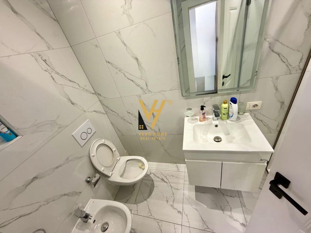 JEPET APARTAMENT 1+1+BLK ME QERA TE RRUGA E KOSOVAREVE 900 EURO