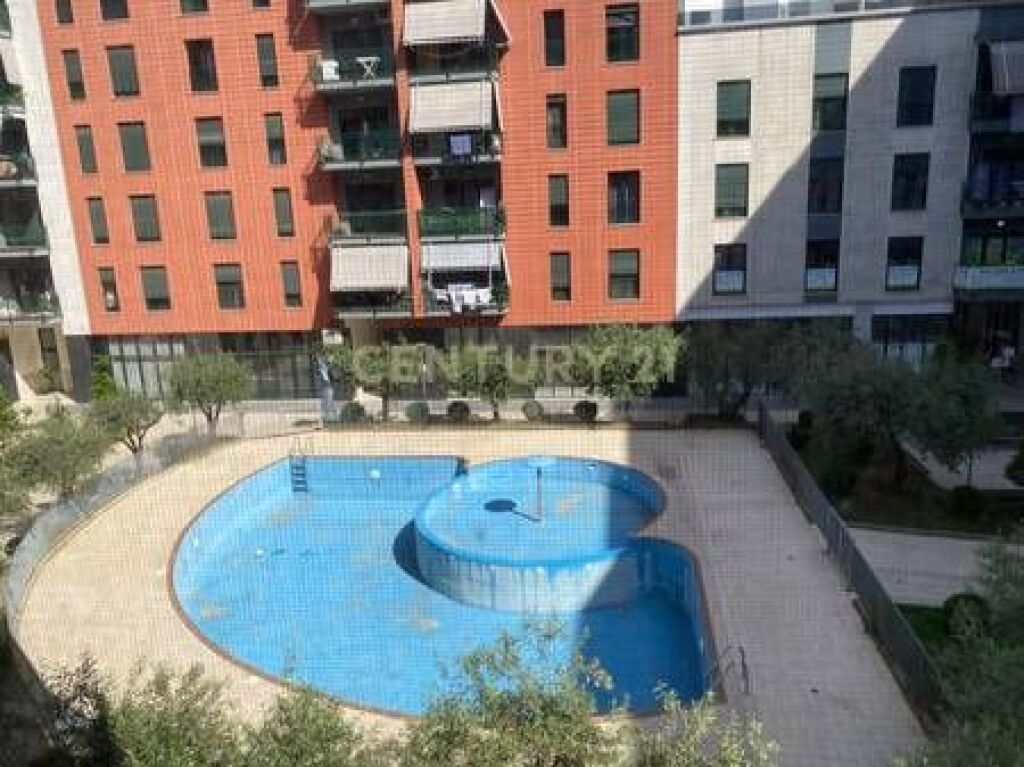 Jepet me qira apartament 1+1 + post parkimi në Green City, Unaza e Re !!