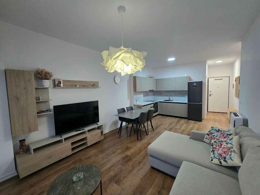 Apartament 2+1 me Qira 5 Maji Tirane
