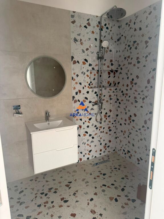 JEPET APARTMENT ME QERA 1+1+BALLKON "DON BOSKO, AFER FJORI DI BOSKO" 50.000 LEKE