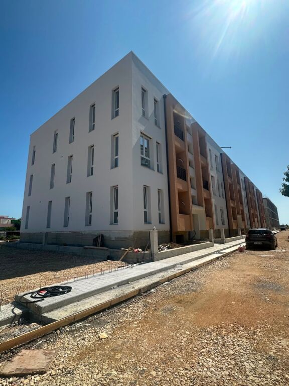 APARTAMENT 1+1 PER SHITJE GJIRI I LALZIT !