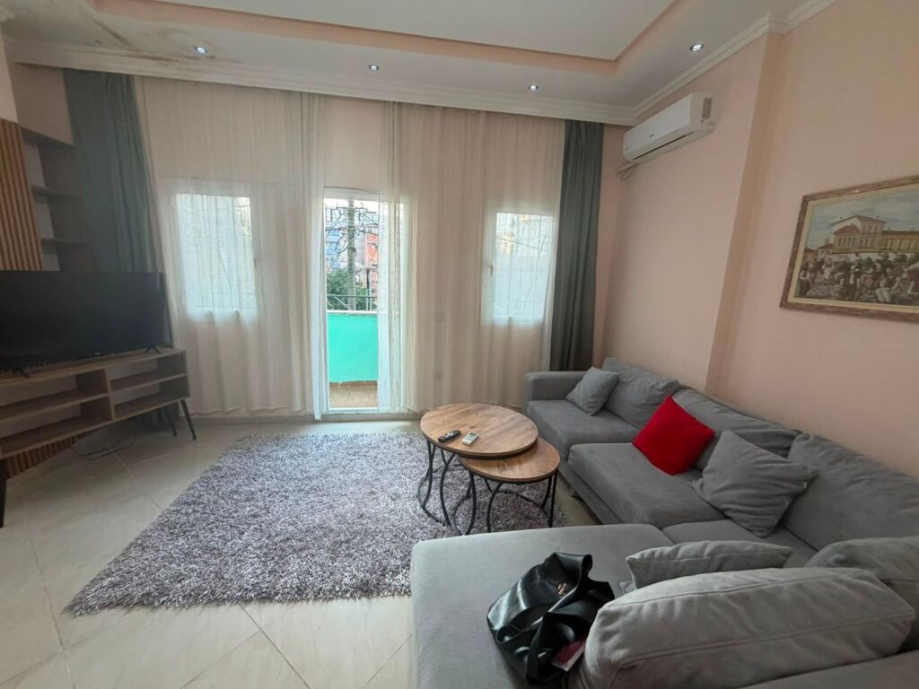 Jepet me qira 1+1 Pazari i Ri 60.000 leke