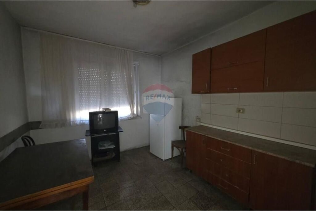 APARTAMENT 2+1+KUZHINE E VECUAR PER QIRA!
