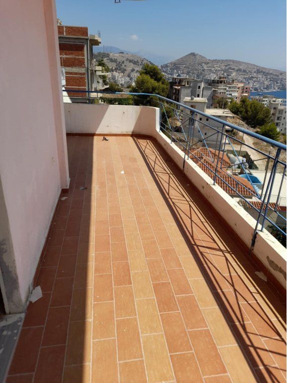 SARANDË, SHESIM GODINË 7 KATE ME PAMJE NGA DETI 2,000,000 €