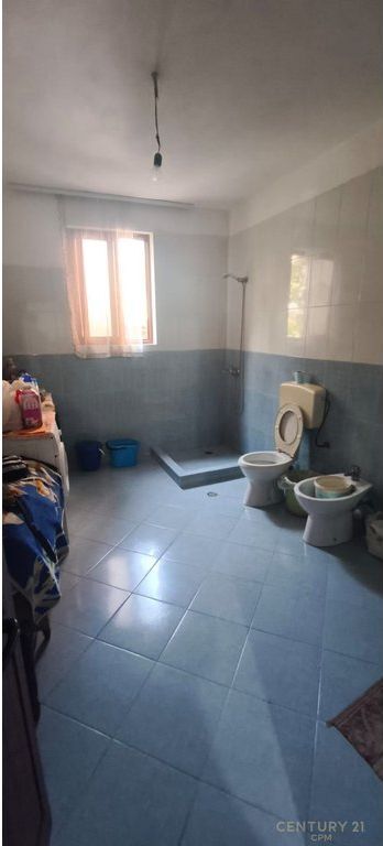 SHITET VILË 2-KATËSHE NË BABRRU 🏡 170,000 € 1,600,000 Lekë