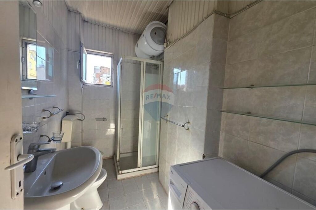 APARTAMENT 2+1+KUZHINE E VECUAR PER QIRA!