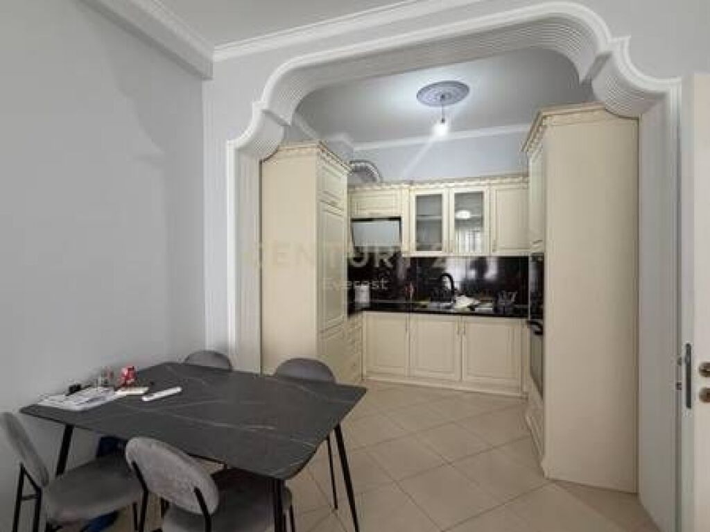 KOMUNA E PARISIT, JAPIM APARTAMENT 2+1+2 ME QERA!