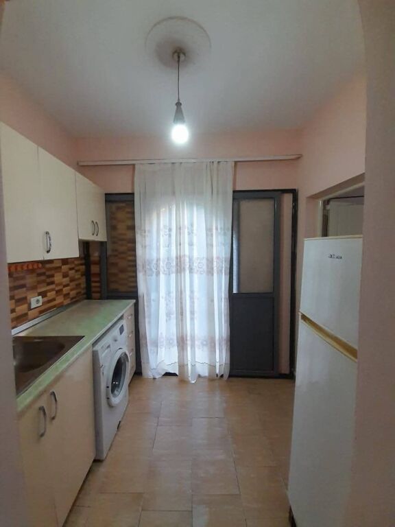 MONOLOCALE 23000 LEKE.VIA 5 MAGGIO
