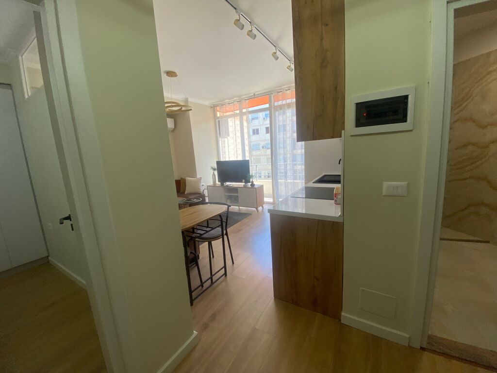 Apartament 1+1 pee qera Astir Kompleksi Fratari !