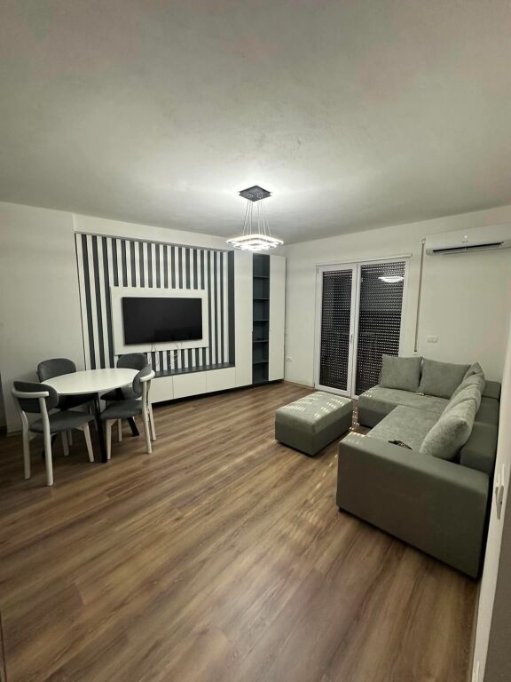 Shitet Apartament 1+1