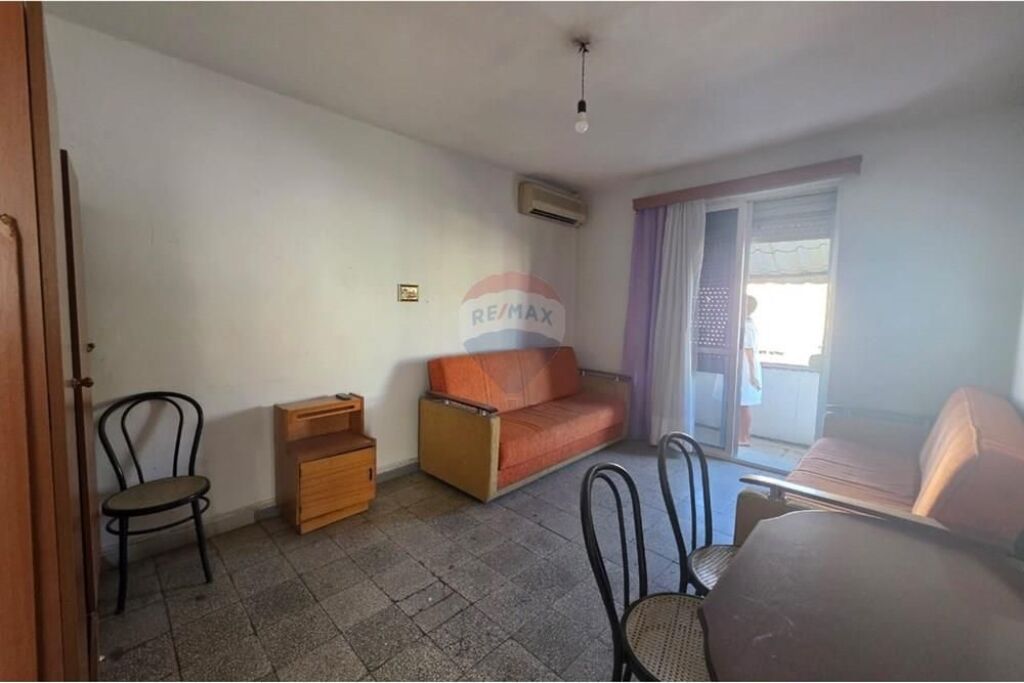 APARTAMENT 2+1+KUZHINE E VECUAR PER QIRA!