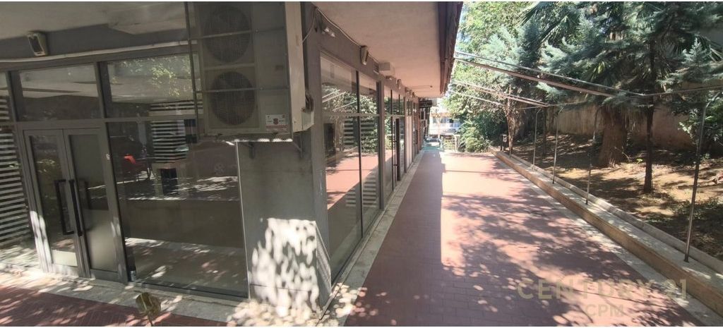 JEPET ME QIRA CORNER KOMPLEKSI ORION RAJONI NR.4 860 € /Muaj 80,000 Lekë /Muaj
