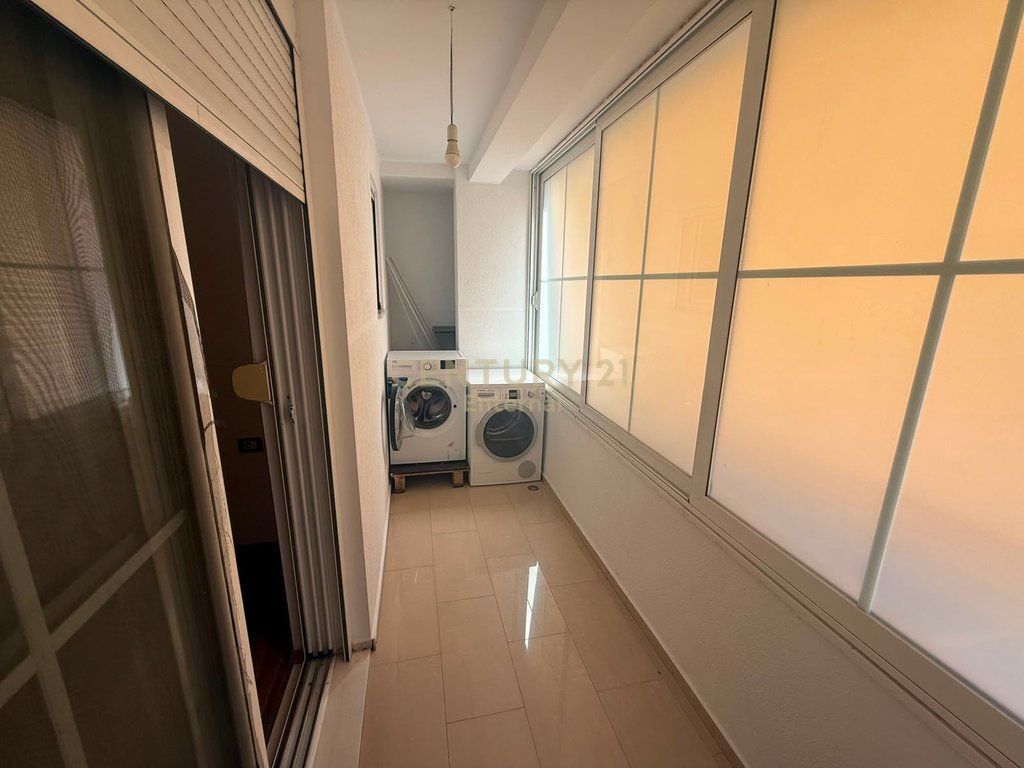 JEPET ME QIRA | NJËSI BANIMI / SHËRBIMI 2+1 – SHESHI WILSON PER BANIM OSE ZYRA 870 € /Muaj 80,000 Lekë /Muaj