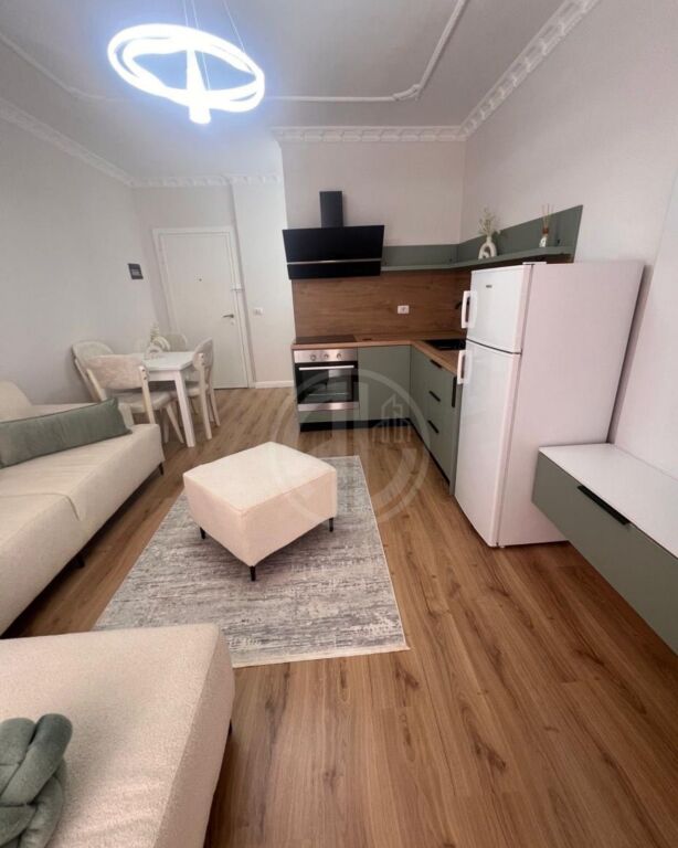 Shitet Apartament 1+1 i Sapomobiluar – Golem, Rruga Viena