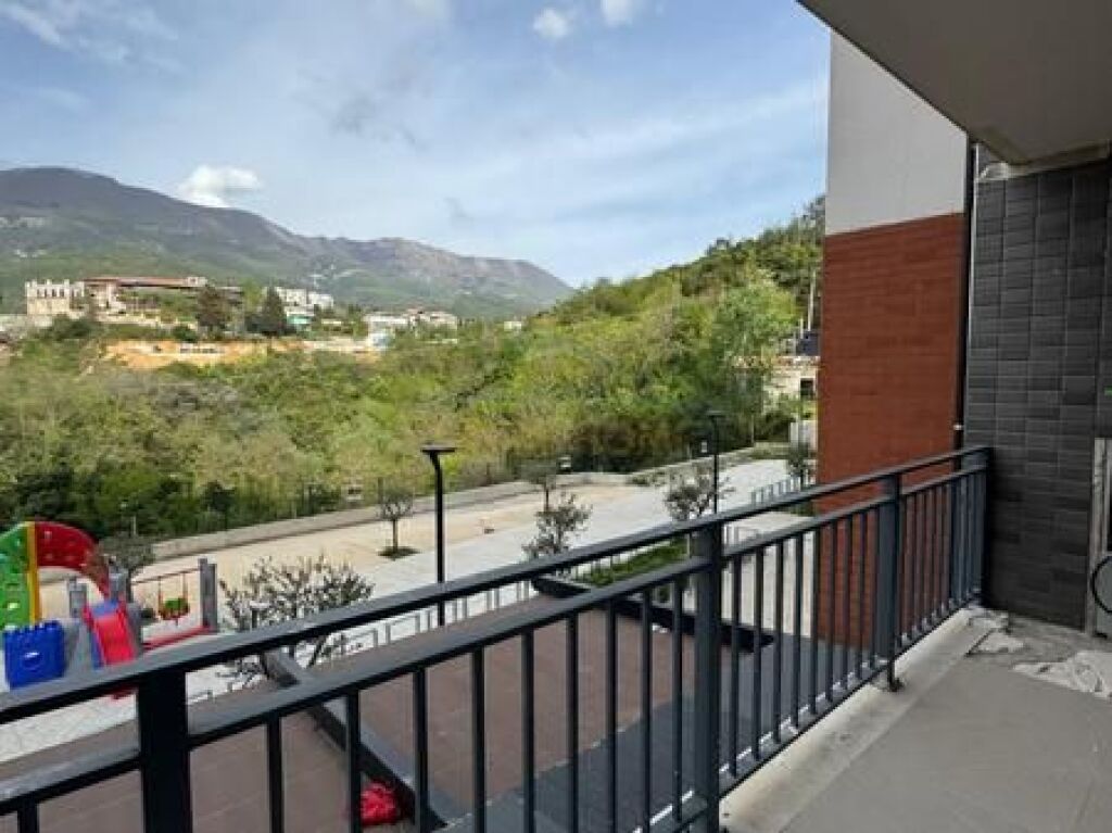 Shitet, Duplex , Fresk , Tiranë