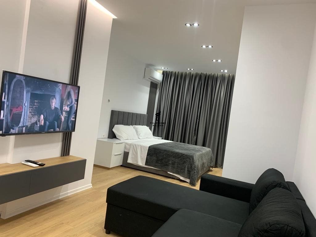 JEPEN 3 GARSONIERE PER AIRBNB ME QERA QENDER 200.000 LEKE  FH-89208