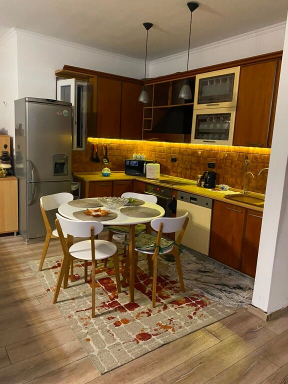 Jepet  Apartament  2+1+2 me qera Selite