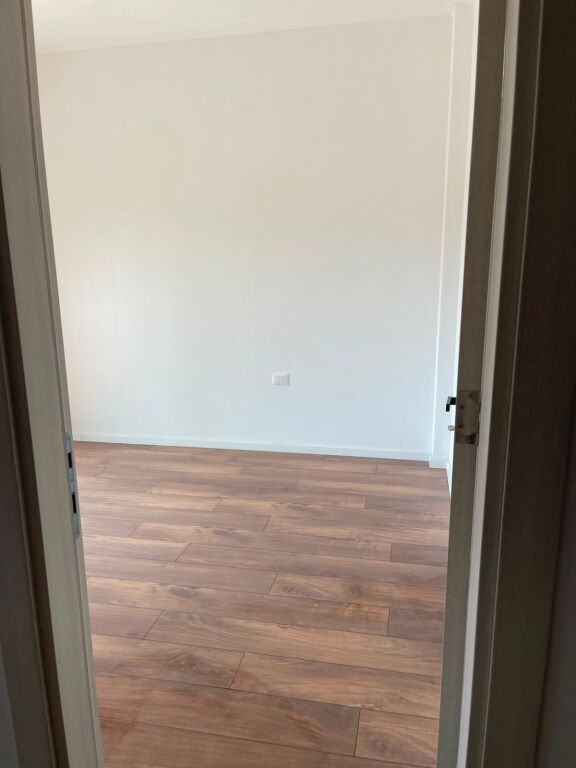 Jepet me qera apartament 2+1+parkim ne paskuqan