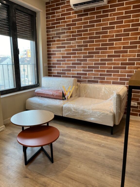 JEPET APARTAMENT 1+1 ME QERA TE STACIONI I TRENIT 65.000 LEKE