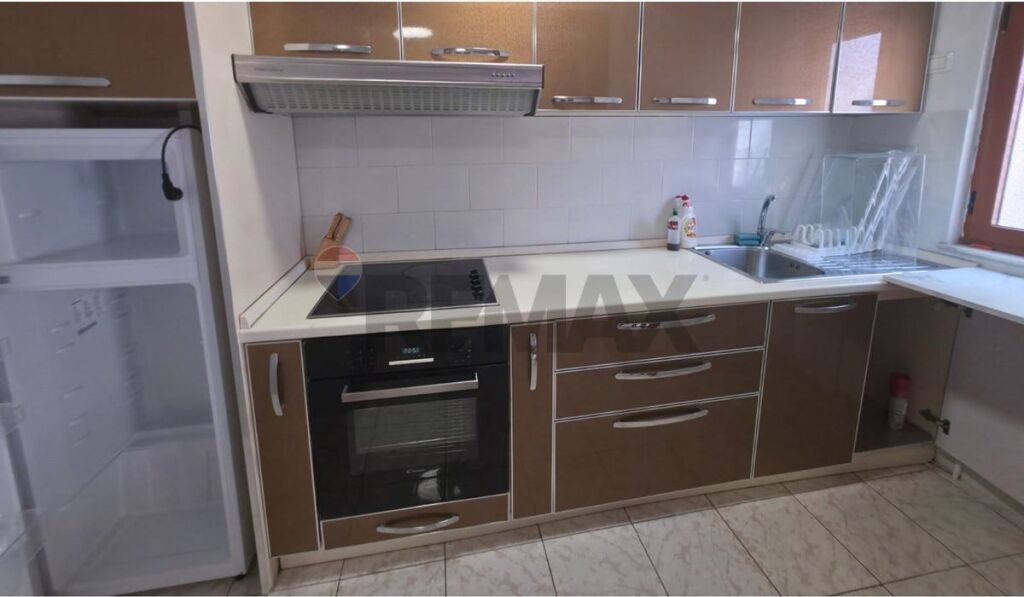Jepet me qira apartament 3+1 prane Bul Zogu 1