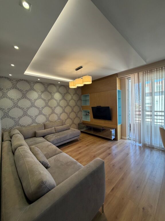 Jepet me qira apartament tek 21 Dhjetori