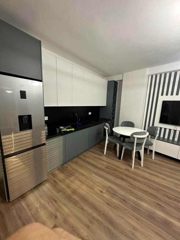 Shitet Apartament 1+1