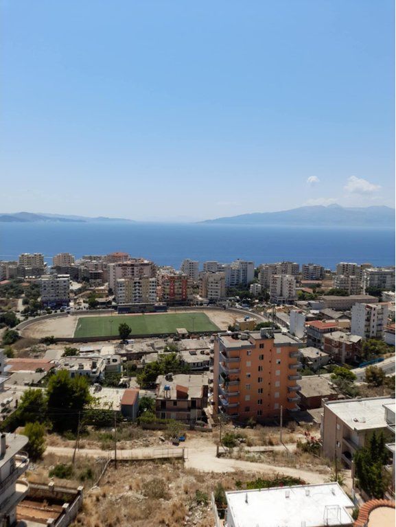 SARANDË, SHESIM GODINË 7 KATE ME PAMJE NGA DETI 2,000,000 €