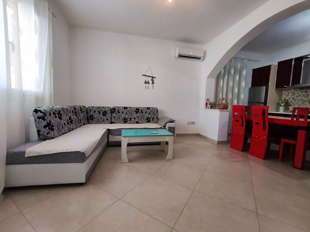 Apartament 2+1 me qira në qendër të Durrësit Stacioni Trenit
