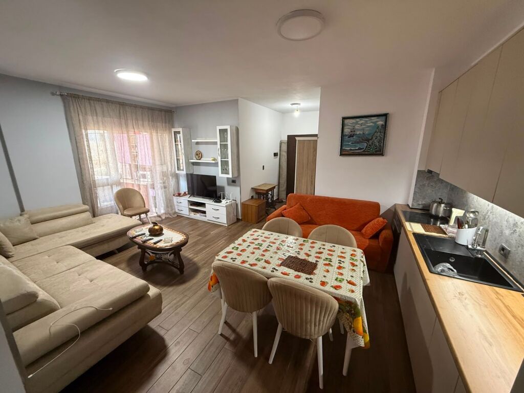 Apartament 2+1 Qera Laprake