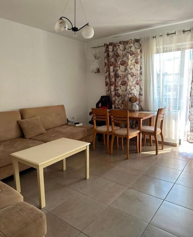 Jepet me qira apartament 2+1 te Rr. Fortuzi!