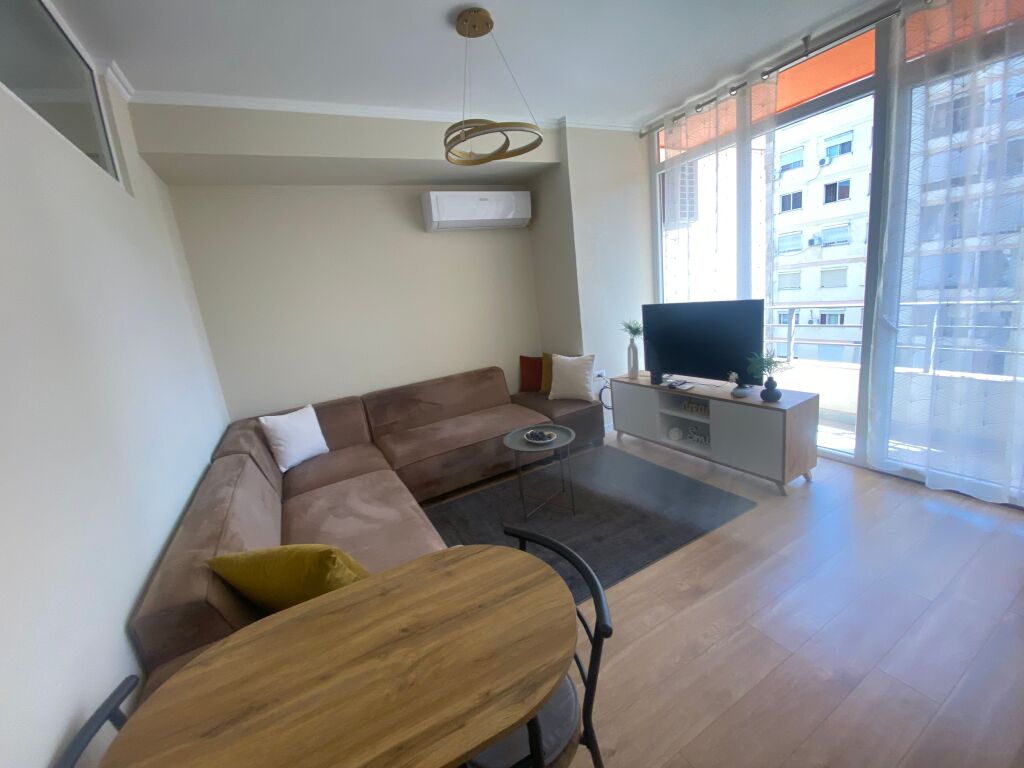 Apartament 1+1 pee qera Astir Kompleksi Fratari !