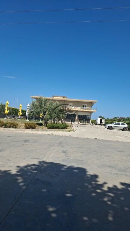 LAVAGGIO AUTO, POSTI AUTO &amp; LOCALE IN AFFITTO – SPITALLË!