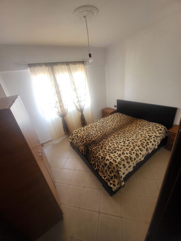 🏡 Jepet me Qera Apartament 2+1 – Rr. e Kavajes , Përballë Delijorgji