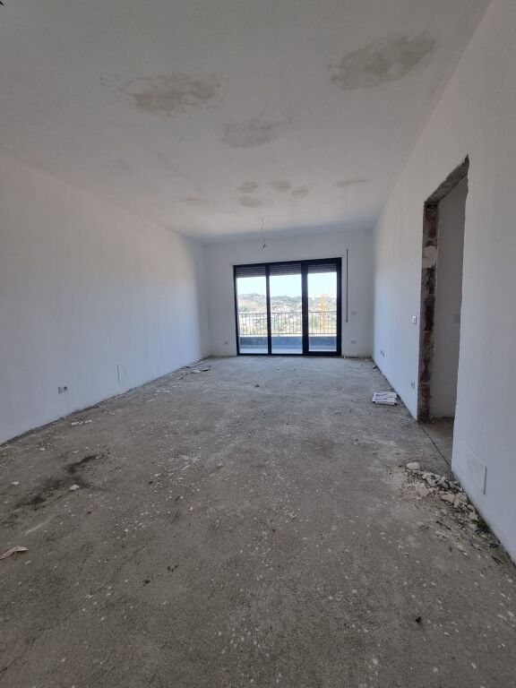 SHITET APARTAMENT 2+1+2 – ASTIR ,PERBALLE VILES L2  📍Prane Viles L2 Astir, Tiranë  ✨ Apartament 2+1+2, në një objekt të ri në përfundim, me dorëzim së shpejti.  🔹 Kati: 10 🔹 Sipërfaqe bruto: 107.24 m² 🔹 Sipërfaqe neto: 95.97 m² 🔹 Tipologji: 2+1+2 🔹 Objekt i ri – në përfundim 🔹 Dorëzimi: në përfundim të punimeve  💶 Çmimi: 1,500 €/m² 💰 Çmimi total: 160,860 €