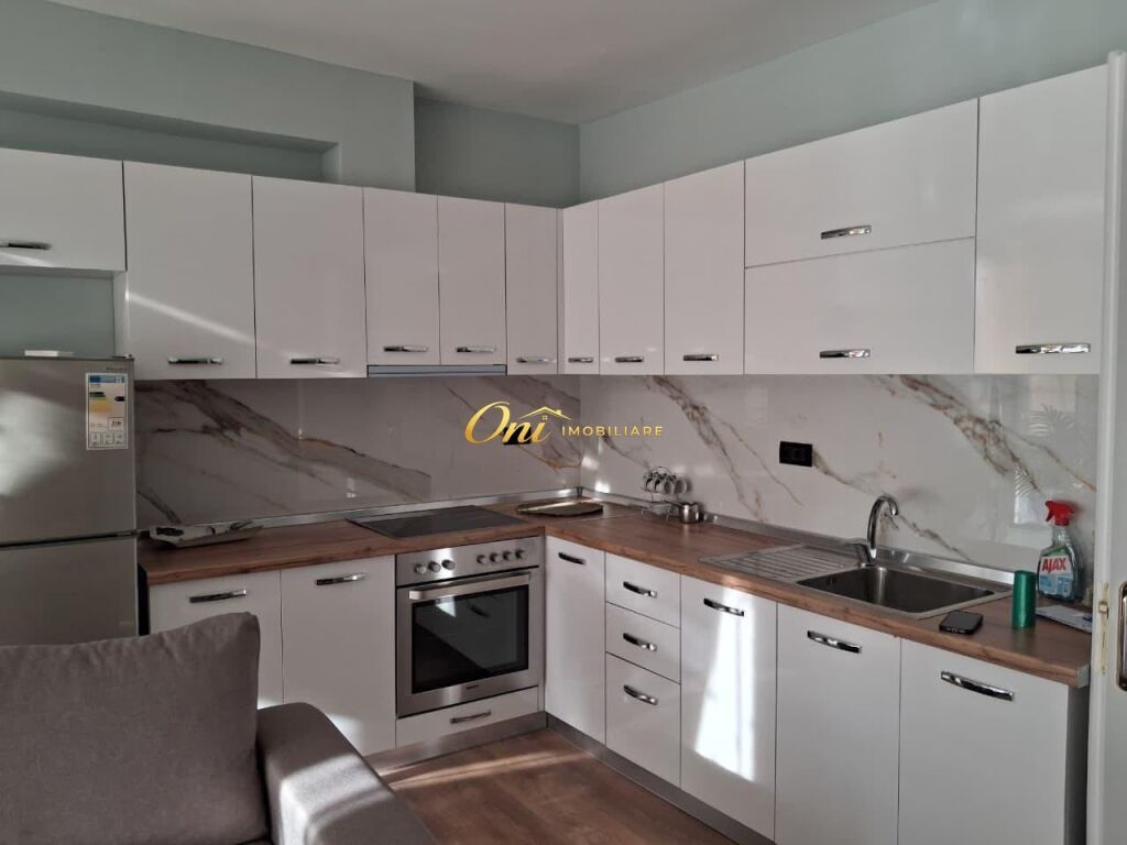 SELVIA, APARTAMENT ME QERA 1+1